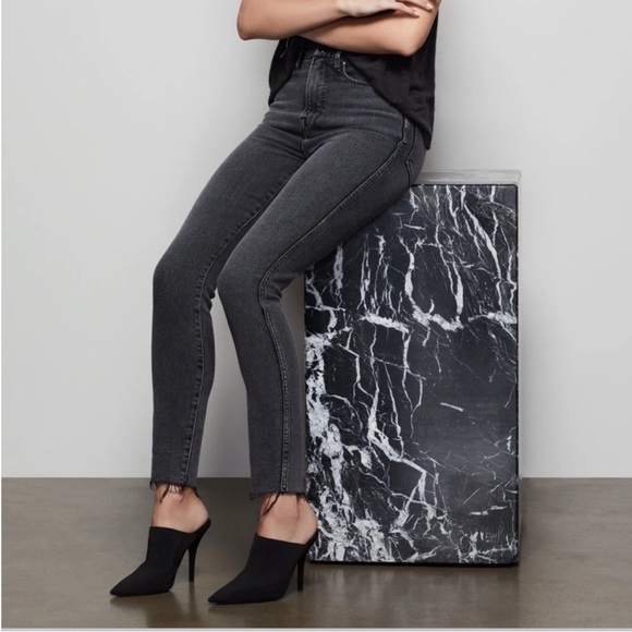 Good American Good Curve Skinny Jeans Raw
Edge Cropped Washed Black Distressed - Picture 3 of 10